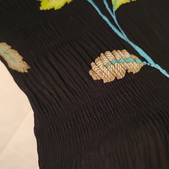 Spense flowy top. - Picture 3 of 3